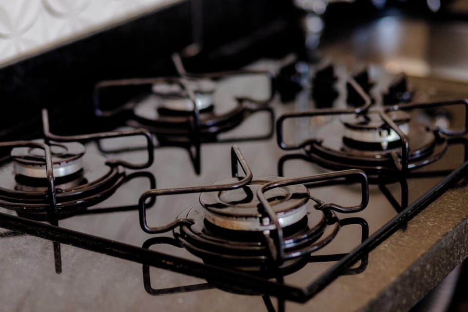 Basic Apartment | Private kitchen | Microwave, electric kettle, cookware/dishes/utensils