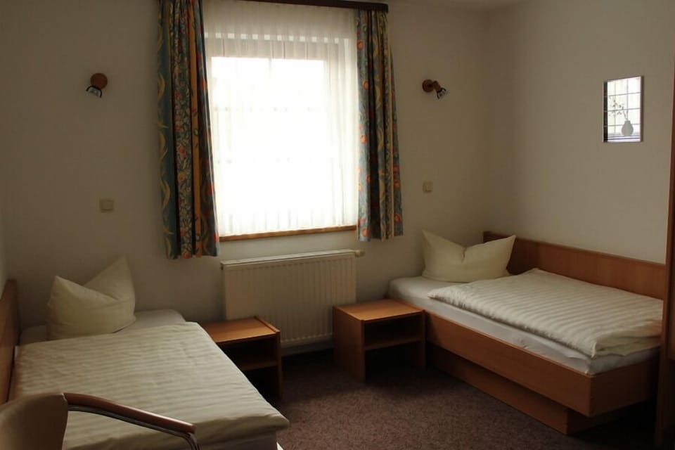 Standard Twin Room | Free WiFi, bed sheets
