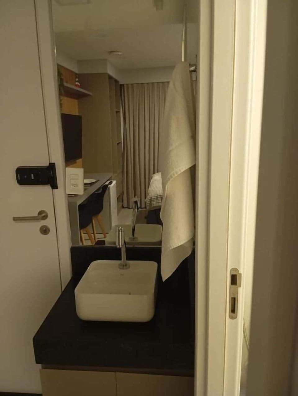 Apartment | Bathroom | Shower, hair dryer, towels, toilet paper