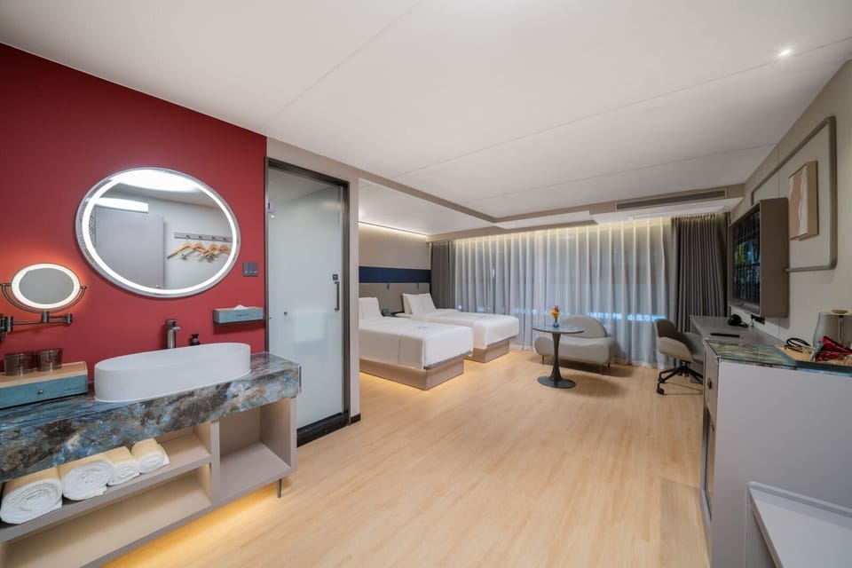 Comfort Double Room | Minibar (free items), WiFi (free), bed sheets