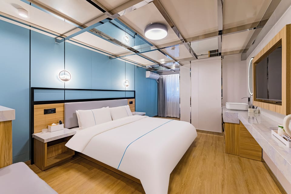 Comfort Room | Premium bedding, blackout drapes, iron/ironing board, WiFi (free)