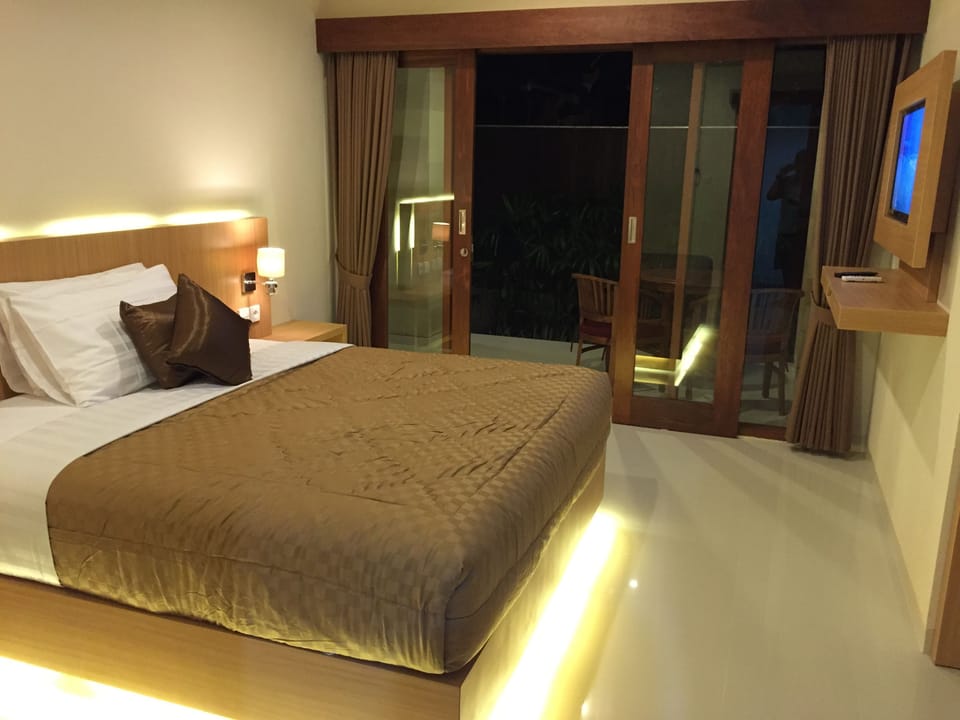 Deluxe Room | Desk, laptop workspace, free WiFi