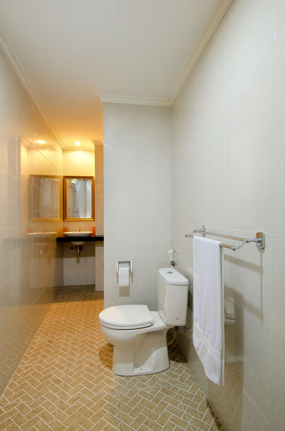 Standard Room | Bathroom | Shower, free toiletries, towels