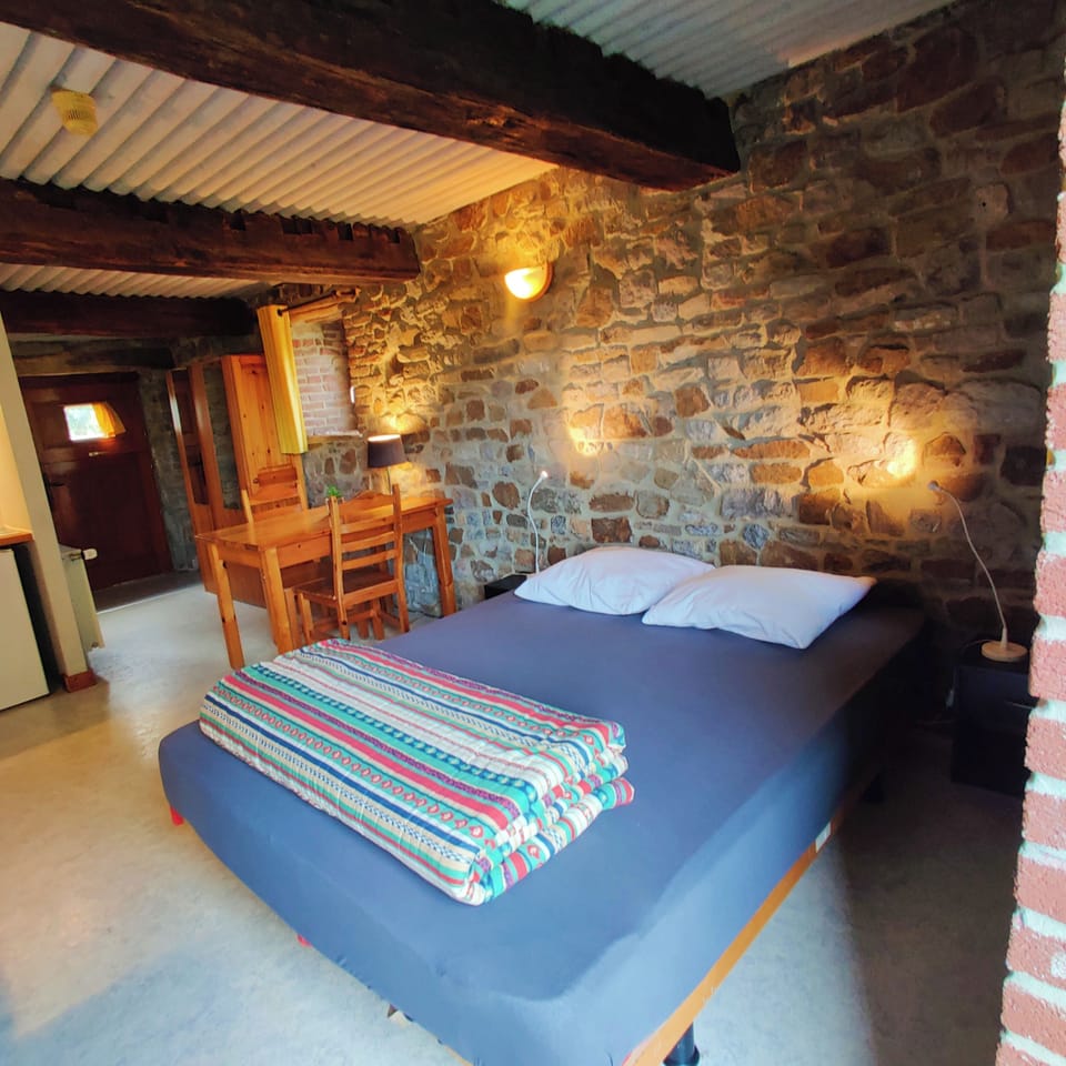 Basic Studio, Patio, Garden View | WiFi (free), bed sheets