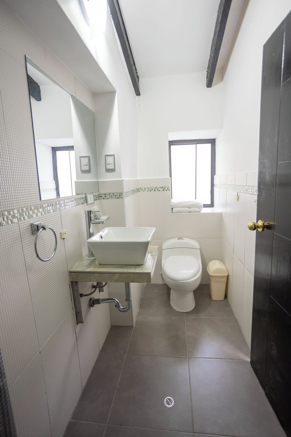 Standard Quadruple Room | Bathroom | Shower, towels, soap, shampoo