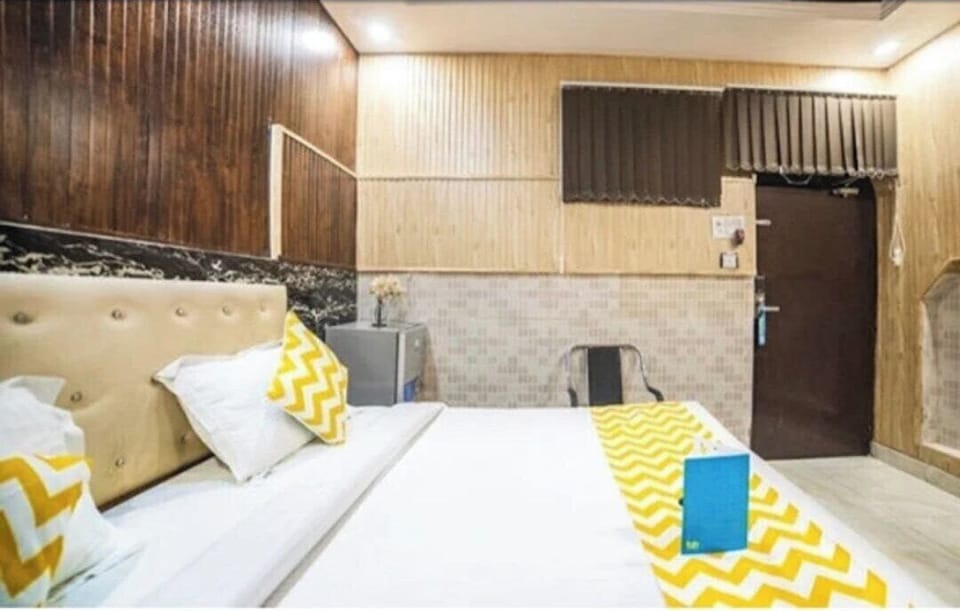 Standard Double Room | Desk, blackout drapes, iron/ironing board, free WiFi