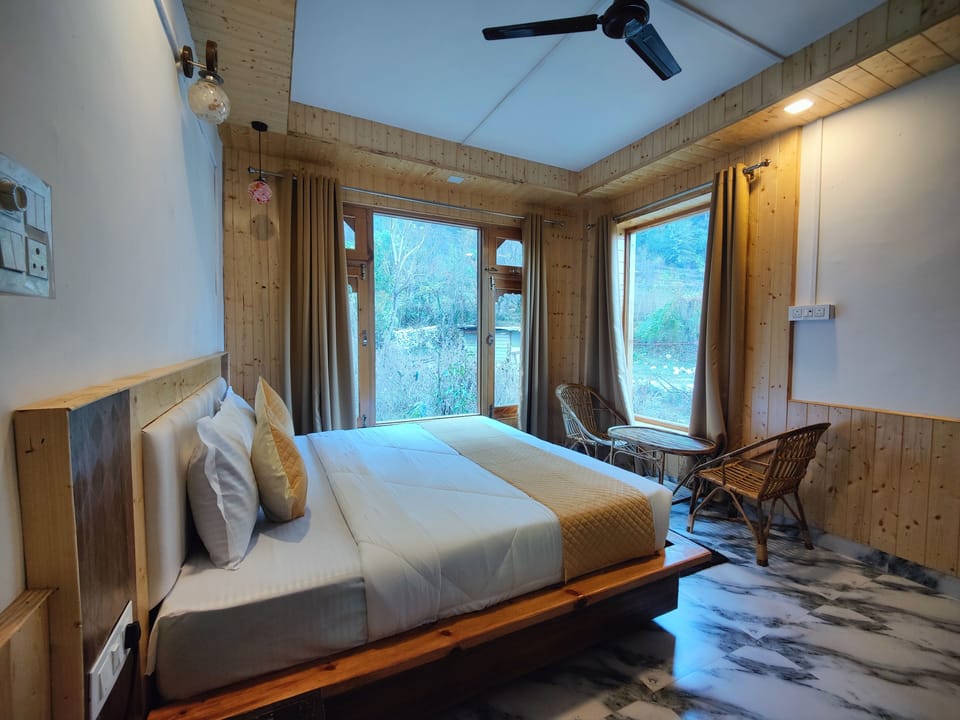 Deluxe Single Room | Blackout drapes, WiFi (free)