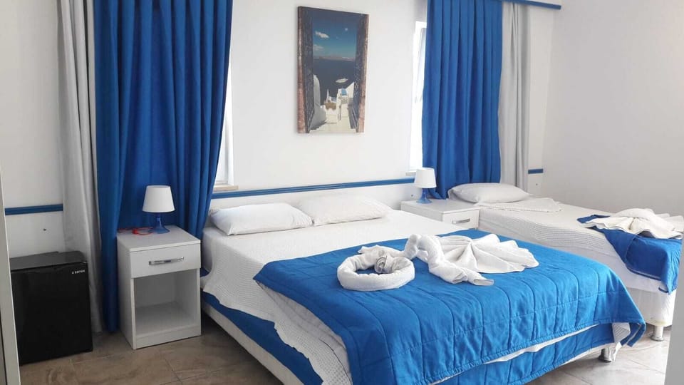 Comfort Triple Room, 1 Bedroom | Minibar, in-room safe, free WiFi, bed sheets