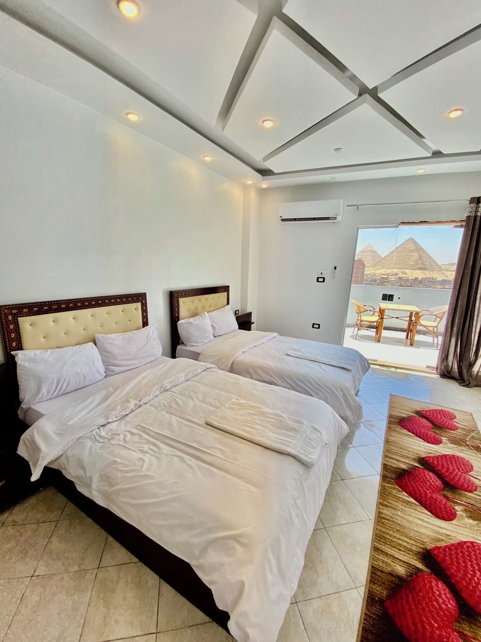 Hypo-allergenic bedding, minibar, individually decorated