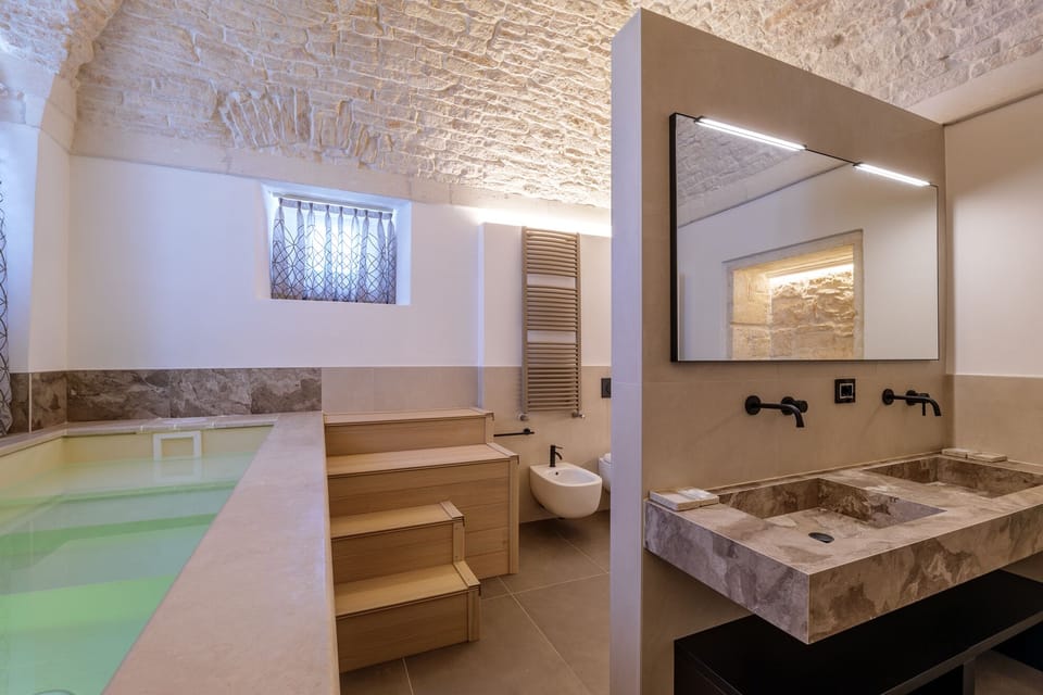 Superior Suite, City View | Bathroom | Shower, free toiletries, hair dryer, bathrobes