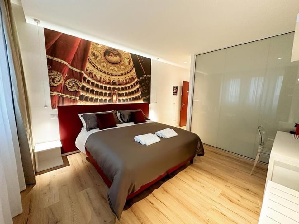 Deluxe Double or Twin Room | In-room safe, desk, laptop workspace, blackout drapes