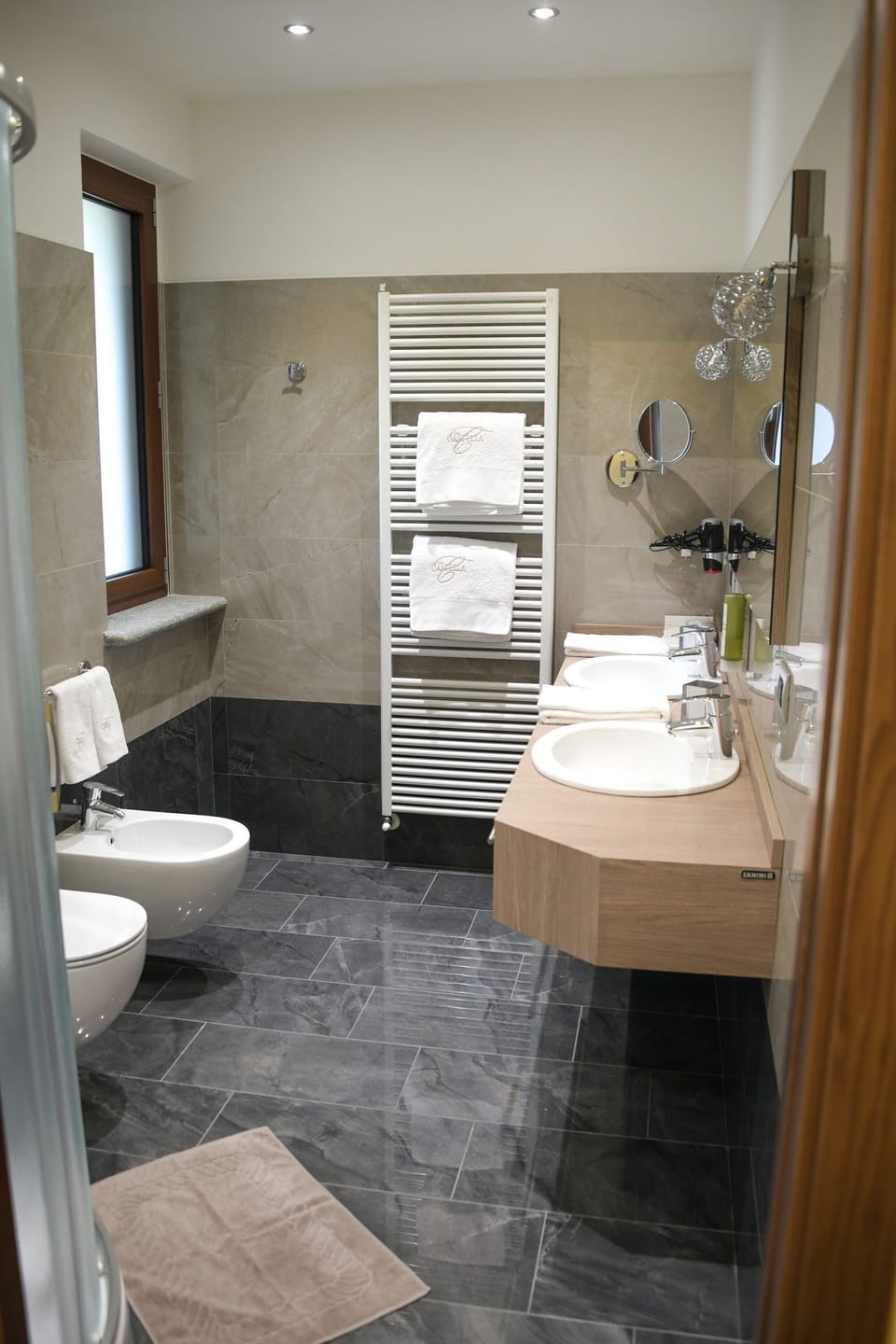 Comfort Double or Twin Room, Hill View | In-room safe, desk, laptop workspace, blackout drapes