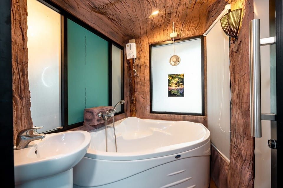 Groot Room Panorama River View with Jacuzzi | Bathroom