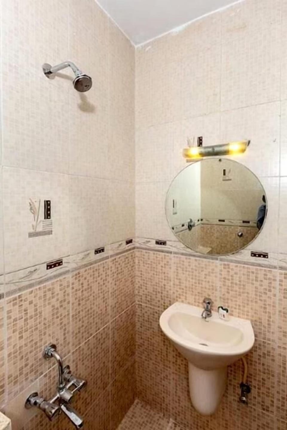 Shower, free toiletries, soap, shampoo