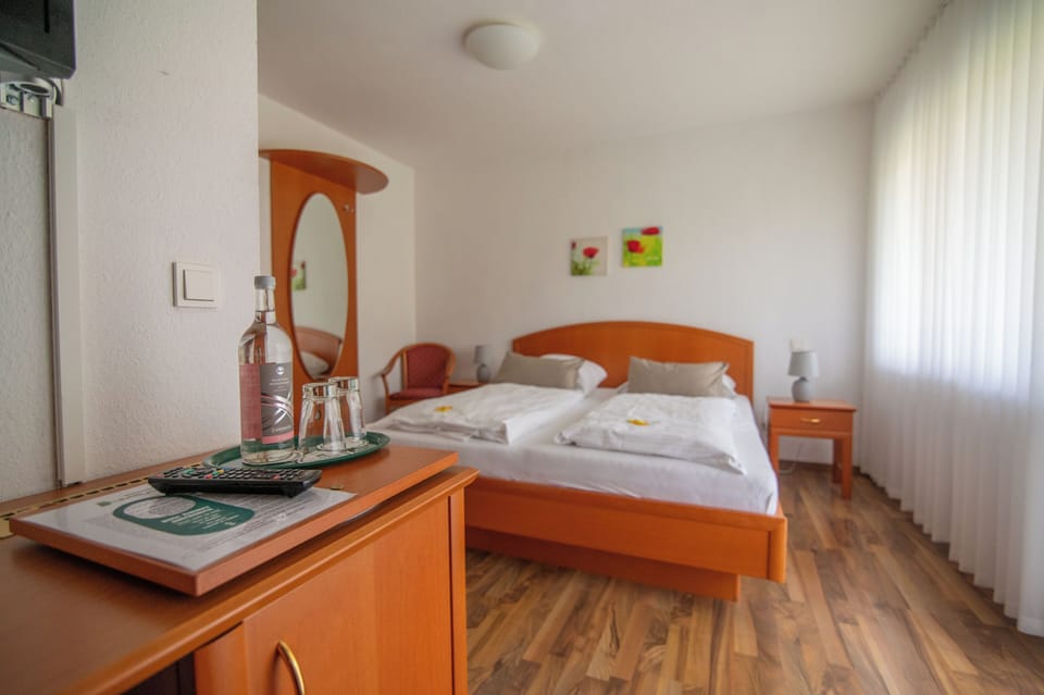 Basic Double Room, Non Smoking | Desk, laptop workspace, soundproofing, free WiFi