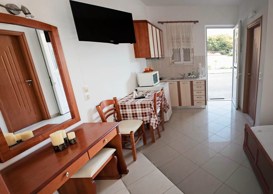 Classic Studio, 2 Twin Beds, Kitchenette, Garden View | Private kitchen | Full-size fridge, microwave, espresso maker, electric kettle