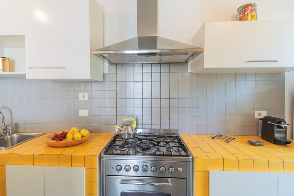 Apartment (2 Bedrooms) | Private kitchenette | Microwave, oven, espresso maker, electric kettle