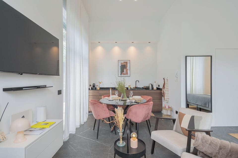 Apartment (0 Bedroom) | Living area | 32-inch TV with cable channels