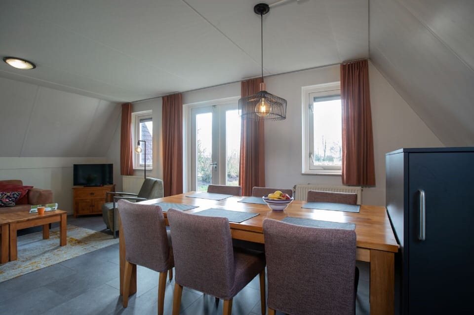 Bungalow | Dining