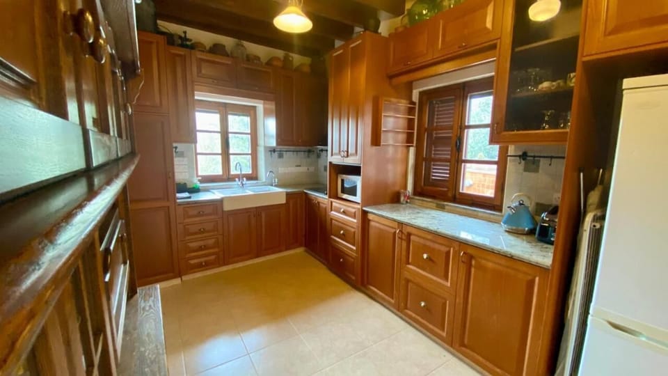 Romantic Studio Suite, Patio, Courtyard View | Private kitchen | Fridge, microwave, stovetop, dishwasher