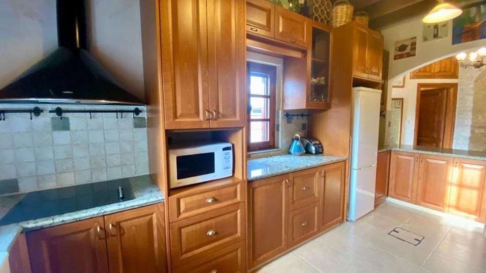Romantic Studio Suite, Patio, Courtyard View | Private kitchen | Fridge, microwave, stovetop, dishwasher