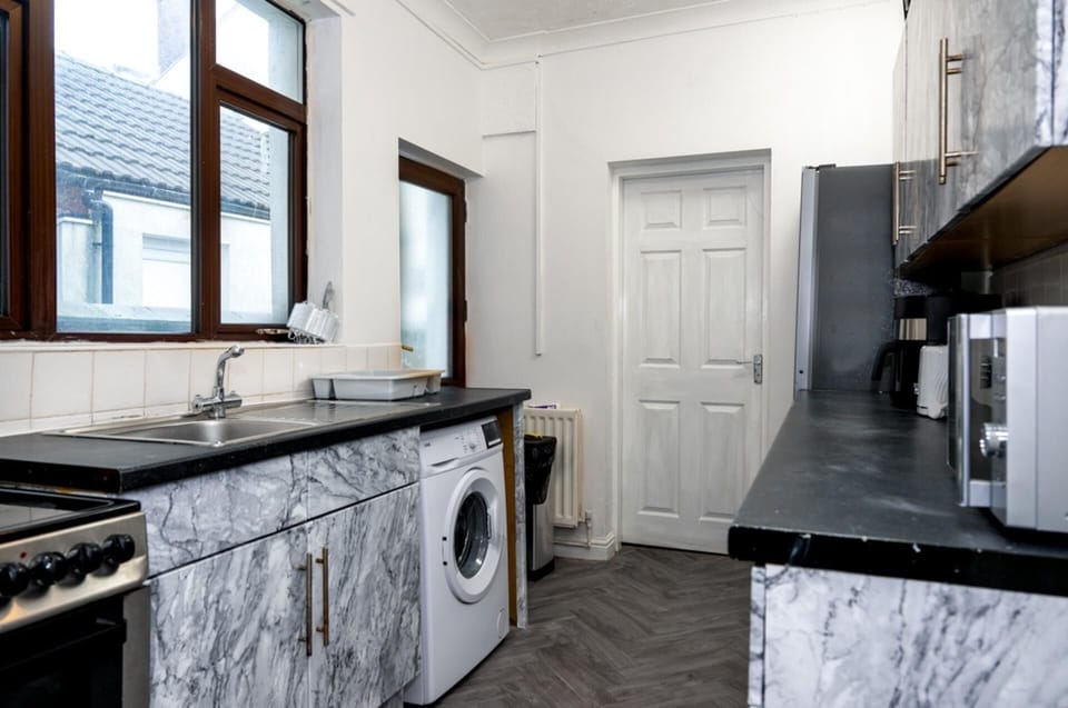 House | Private kitchen | Fridge, microwave, oven, stovetop