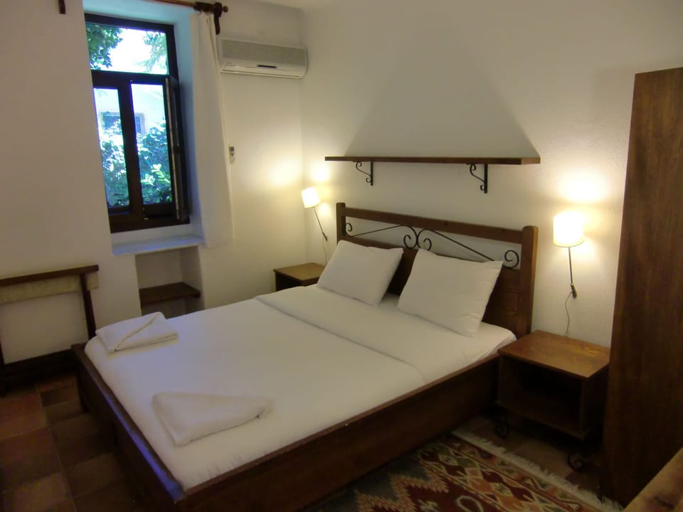 Standard Double Room | Egyptian cotton sheets, minibar, free WiFi, bed sheets