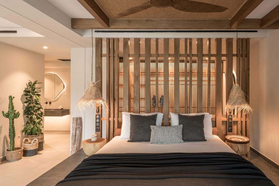 Jungle Suite (Jacuzzi) | Desk, blackout drapes, free WiFi, bed sheets