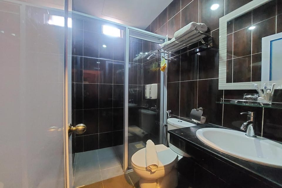 Superior Single Room, 1 Bedroom | Bathroom | Slippers, bidet, towels, soap
