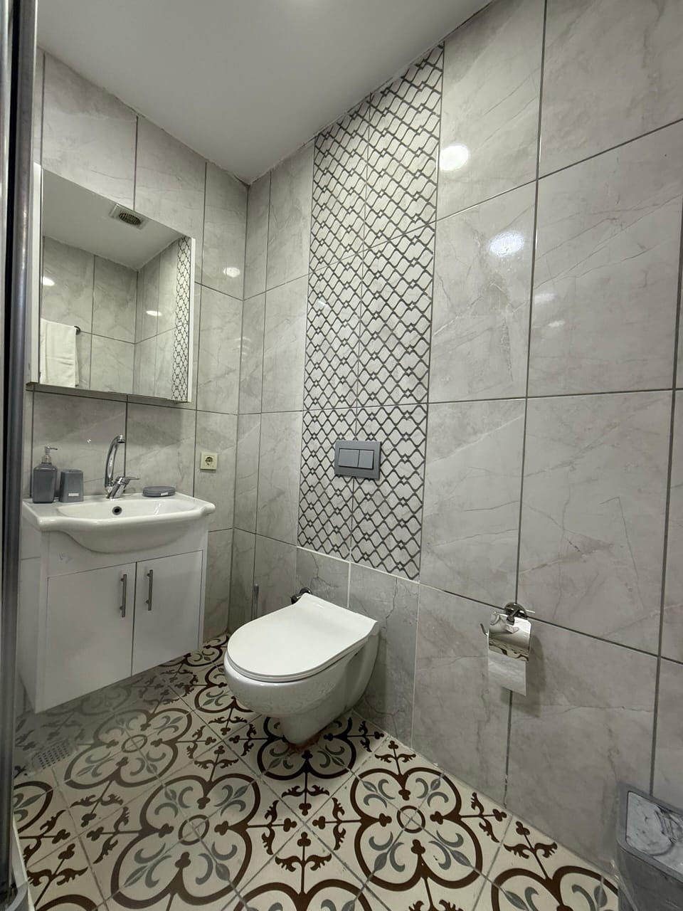 Deluxe Double Room, City View | Bathroom | Shower, hair dryer, slippers, towels