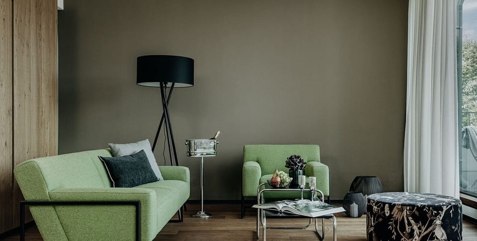 Deluxe Suite, 1 Bedroom | Premium bedding, minibar, in-room safe, desk