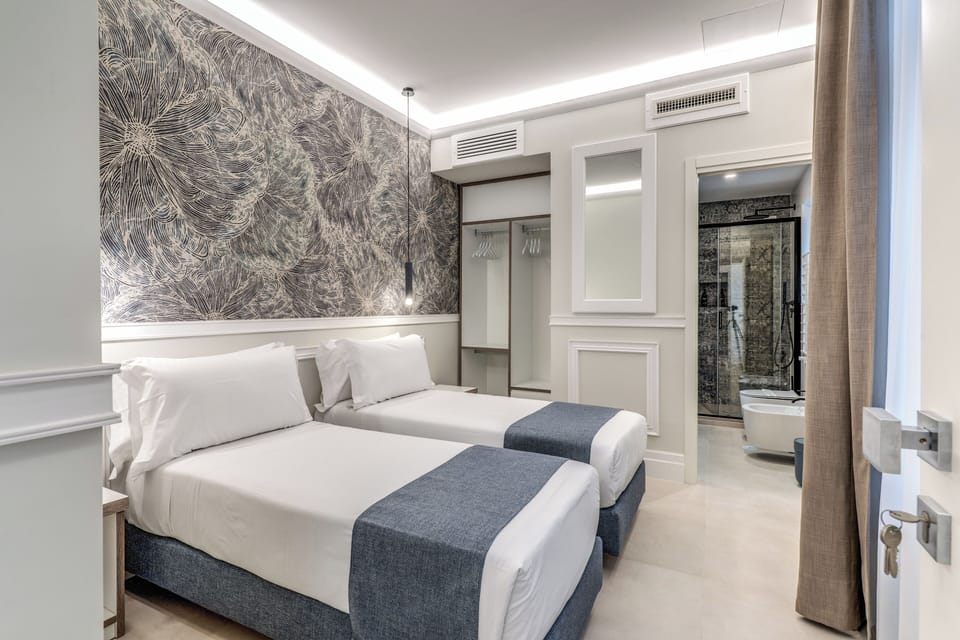 Deluxe Suite | Premium bedding, down comforters, memory foam beds, minibar