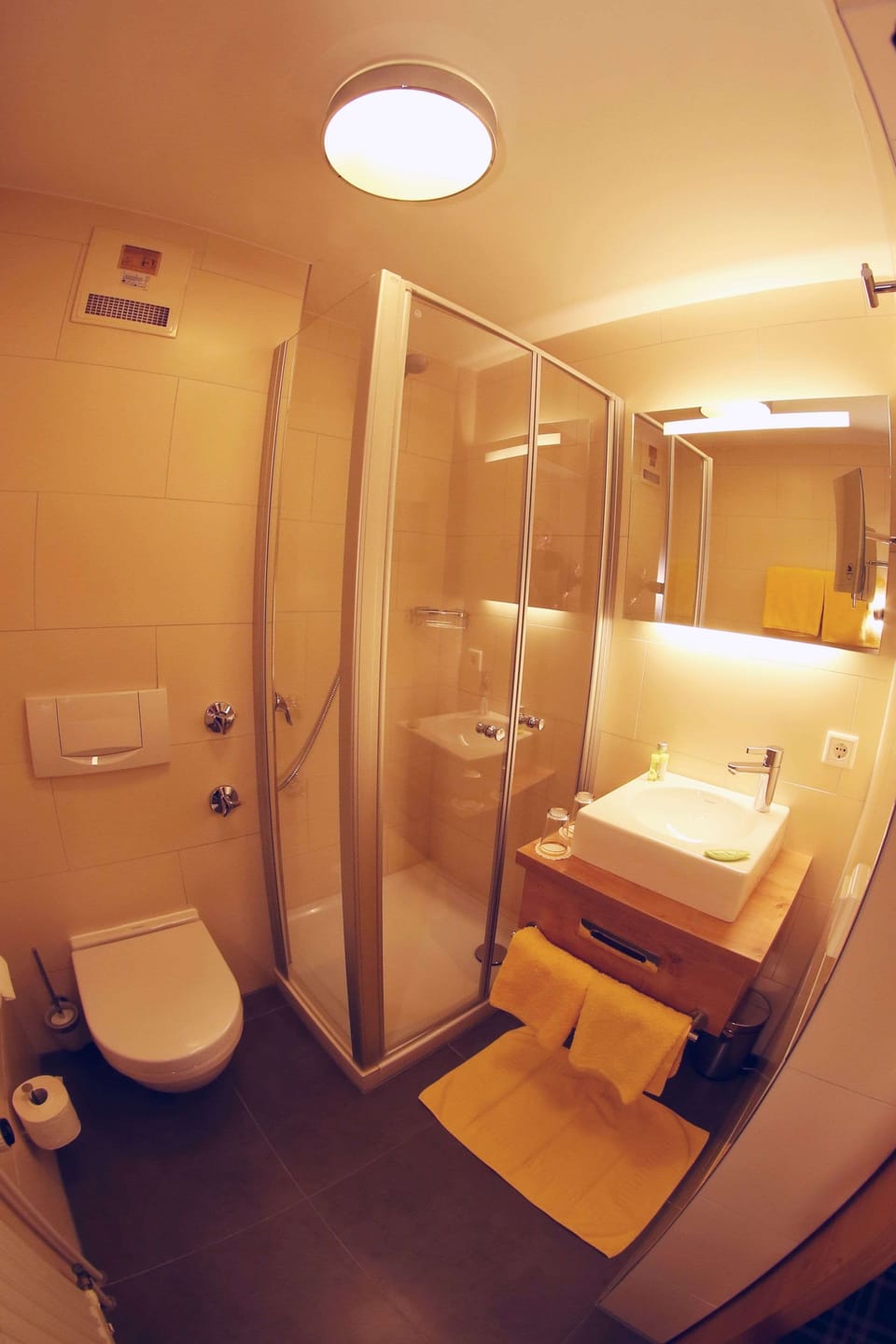 Deluxe Room, 1 Double Bed (Deluxe Double) | Bathroom | Hair dryer