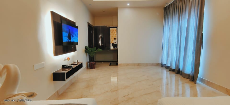 Deluxe Triple Room, Balcony, Garden View | Free WiFi