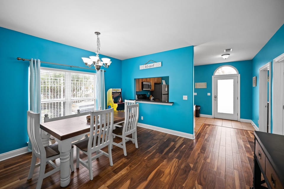 House, Multiple Beds (Coral Retreat) | Dining