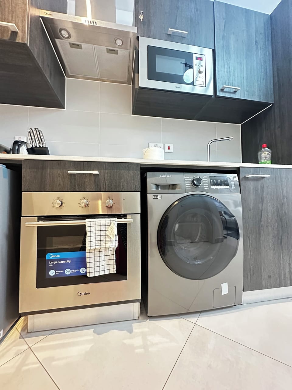 Standard Suite, Balcony, City View | Private kitchen | Full-size fridge, oven, stovetop