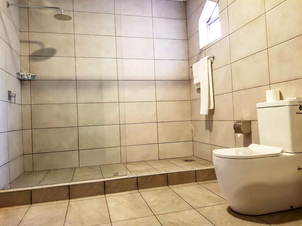 Executive Double Room, Terrace, Garden View | Bathroom | Combined shower/tub, free toiletries, hair dryer, slippers