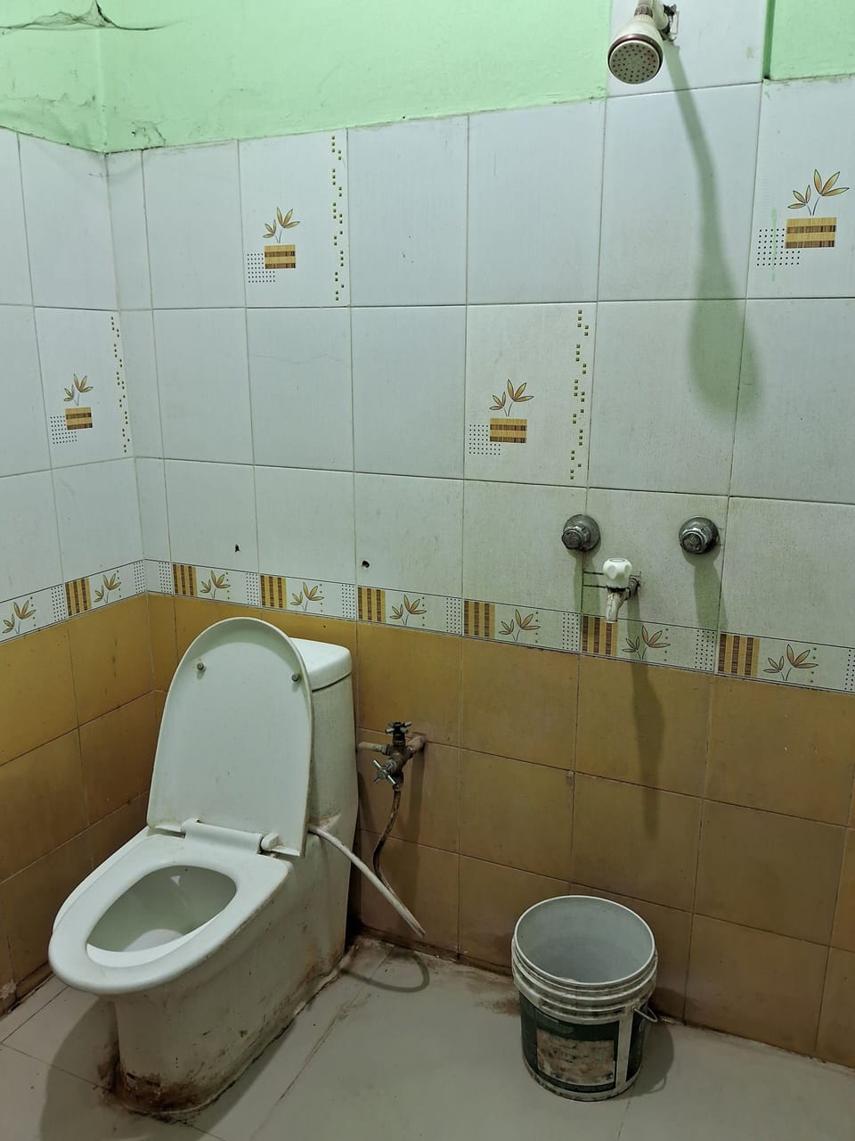 Classic Double Room, City View | Bathroom | Shower, slippers, soap, shampoo