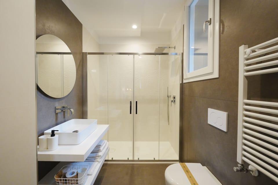Family Double or Twin Room, Balcony, Mountain View | Bathroom | Shower, hair dryer, bidet, towels