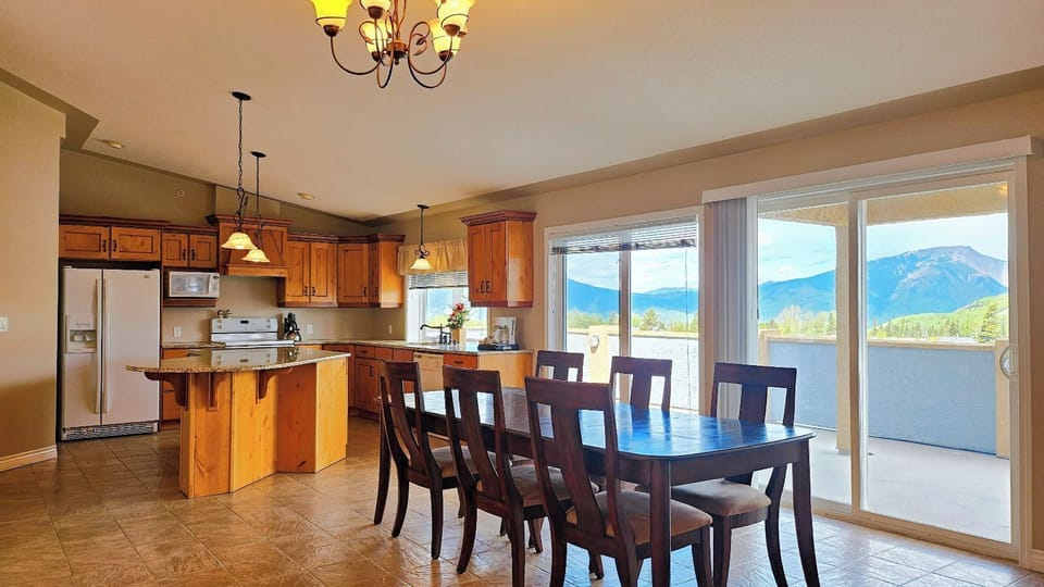 Luxury Penthouse, Multiple Beds, Non Smoking | In-room dining