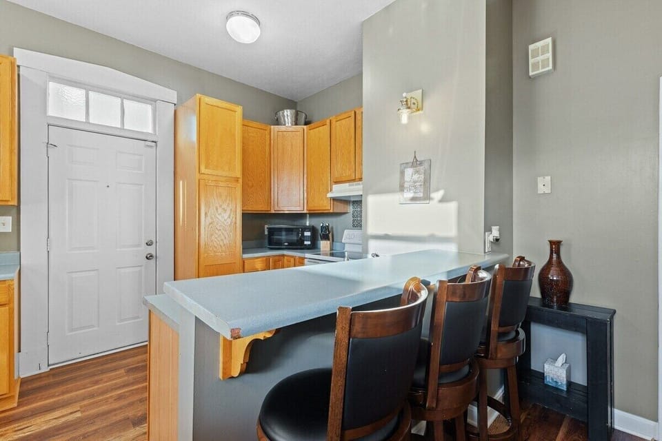 House, Private Bathroom, City View (710) | Restaurant