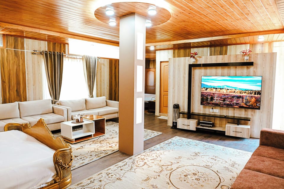 Luxury Suite | Living area