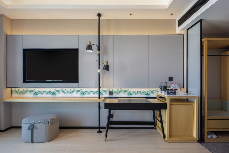 Deluxe Suite, 1 King Bed | Down comforters, free minibar items, in-room safe, desk