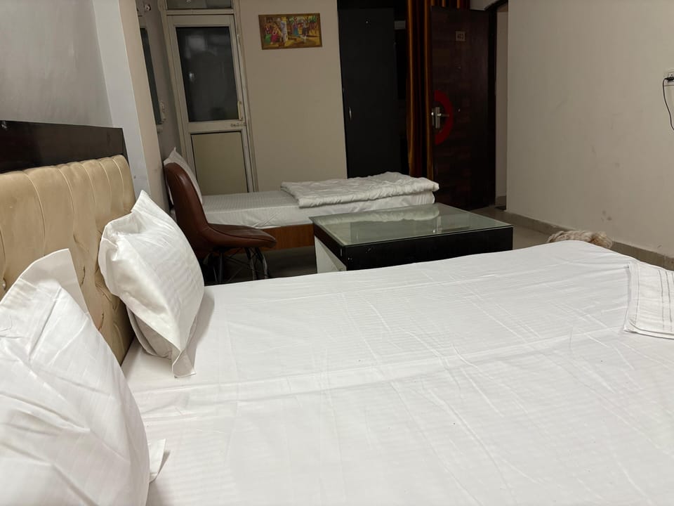Desk, laptop workspace, free WiFi