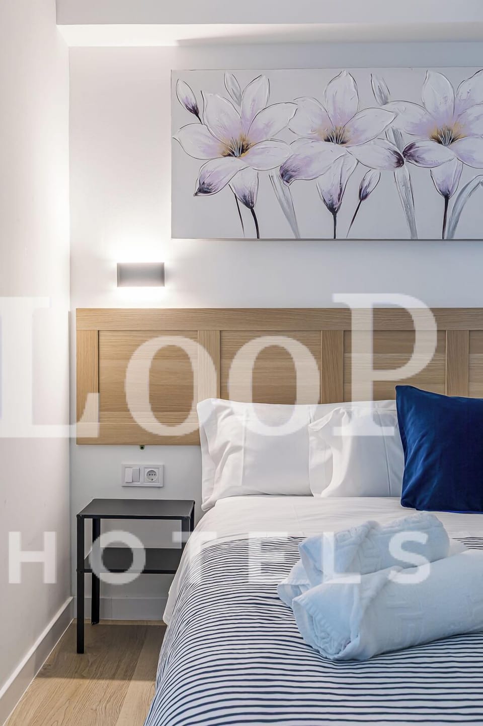 Double Room Interior Window | Desk, WiFi (free), bed sheets