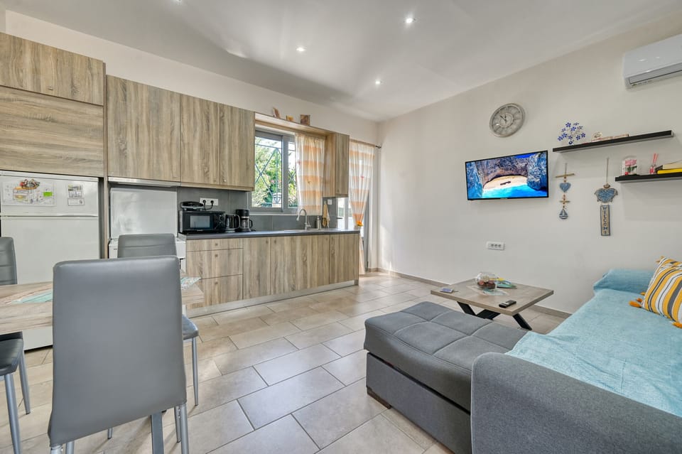 Standard House, Garden View | Private kitchen | Coffee/tea maker, electric kettle