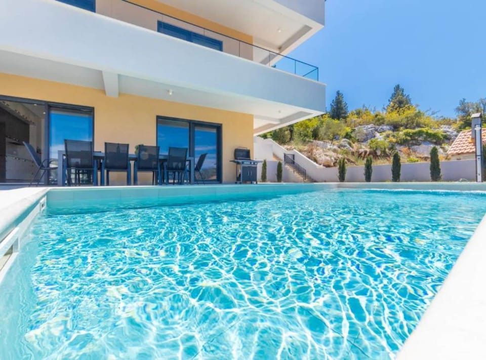 House (Holiday Home) | Pool | Outdoor pool, sun loungers
