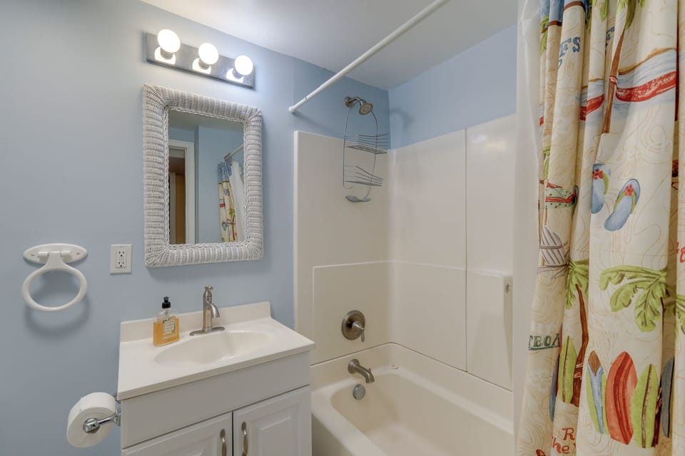 < 1/2 Mi to Beach: Wildwood Getaway w/ Patio! Apartment in Wildwood