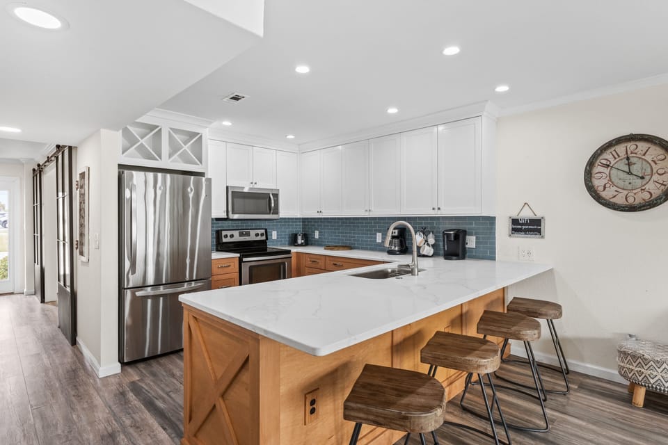 Condo, 3 Bedrooms | Private kitchen | Coffee/tea maker, fridge, oven, toaster