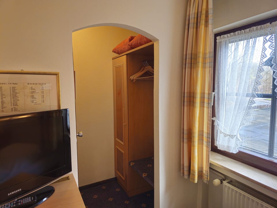 Twin Room | Free WiFi